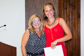 Gema Zarzuela con una alumna en su graduación. Centro Internacional de Español. Julio de 2014