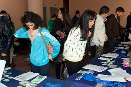 Entrega de acreditaciones. 6º Congreso Internacional de Actividad Física Deportiva para Mayores. Escuela Técnica Superior de Ingeniería de Telecomunicaciones y de Informática. Marzo de 2015