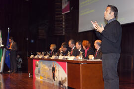 Intérprete de signos. Acto de Inauguración del 3º Congreso Internacional de Actividad Físico-Deportiva para Mayores de la Universidad de Málaga. Palacio de Ferias y Congresos de Málaga. Marzo de 2009