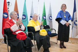 Adelaida de la Calle, José María Martín Delgado y Antonio Díez de los Ríos en la imposición de la Medalla de Oro de la Universidad de Málaga a Adelaida de la Calle. Paraninfo. Mayo de 2016