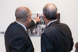 Francisco de la Torre y Eugenio José Luque en la inauguración de la exposición "Málaga, 50 años de la Facultad de Económicas" en el Archivo Municipal. Archivo Municipal. Noviembre de 2015