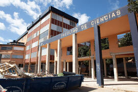 Facultad de Ciencias. Campus de Teatinos. Obras en la fachada. Abril de 2019
