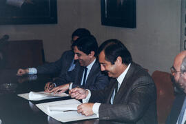 Firma del convenio Diderot para la realización de la Enciclopedia Electrónica de Andalucía. Enero de 1990