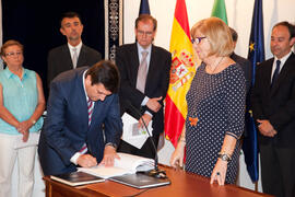 Toma de posesión de nuevos decanos, directores de centro y defensores de la Comunidad Universitaria. Rectorado. Junio de 2012