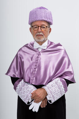Heliodoro Carpintero en un retrato previo a su investidura como Doctor "Honoris Causa" por la Facultad de Psicología de la Universidad de Málaga. Edificio del Rectorado. Mayo de 2019