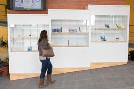 Exposición bibliográfica "La Biblioteca Universitaria y el Turismo Sostenible en Málaga". Biblioteca General. Abril de 2017