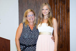 Gema Zarzuela con una alumna en su graduación. Centro Internacional de Español. Julio de 2014