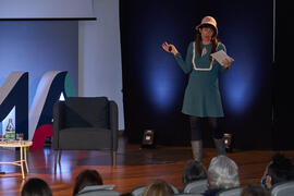 Raquel Haro. Dialogando sobre "cómo convertir tus dramas en una bonita historia". Facultad de Psicología y Logopedia de la Universidad de Málaga. Febrero de 2022