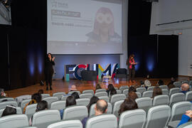 María Isabel Hombrados presenta la conferencia "Dialogando" con Raquel Haro. Facultad de Psicología y Logopedia de la Universidad de Málaga. Febrero de 2022