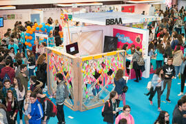 Estand de la facultad de Bellas Artes en las Jornadas de Puertas Abiertas de la Universidad de Málaga. Complejo Polideportivo Universitario. Marzo de 2017