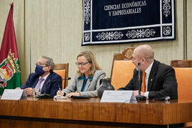 Encuentro con la Ministra de Economía Nadia Calviño en la Facultad de Ciencias Económicas y Empresariales de la Universidad de Málaga. Enero de 2022