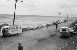Málaga. Carretera de Cádiz cortada tras los destrozos causados por el temporal de viento. Enero de 1963