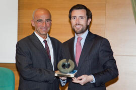 Nombramiento de D. Fernando Ocaña como Alumno de Honor de Facultad de Ciencias Económicas y Empresariales de la Universidad de Málaga. Rectorado. Marzo de 2009