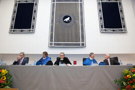 Mesa presidencial del acto de imposición de la Medalla de Oro de la Universidad de Málaga a Adelaida de la Calle. Paraninfo. Mayo de 2016