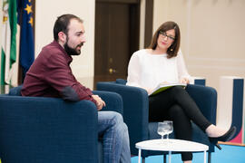 Susana Escudero y Aitor Sánchez en el coloquio "Dialogando para desmontar mitos sobre nutrición". Facultad de Medicina. Marzo de 2017