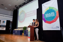 Presentadores de la gala del deporte de la Universidad de Málaga. Facultad de Ciencias de la Educación. Mayo de 2014
