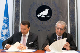 Firma de acuerdo. Presentación del Centro Internacional de Autoridades y Líderes en la Universidad de Málaga. Edificio del Rectorado. Julio de 2018