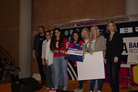 Entrega de premios a mejor stand. Jornadas de Puertas Abiertas de la Universidad de Málaga. Complejo Polideportivo Universitario. Abril de 2015
