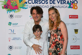 Dorantes y familia en photocall. Cursos de Verano de la Universidad de Málaga. Ronda. Julio de 2018