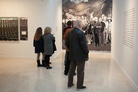 Momentos previos a la inauguración de la exposición "Paisajes Andaluces", de Eugenio Chicano. Museo del Patrimonio Municipal. Diciembre de 2016