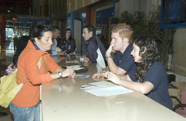 Entrega de acreditaciones y documentación. 2º Congreso Internacional de Actividad Físico-Deportiva para Mayores de la Universidad de Málaga. Palacio de Ferias y Congresos de Málaga. Marzo de 2007