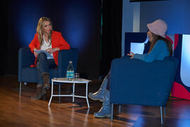 Cristina Mena "Dialogando" con Raquel Haro sobre "cómo convertir tus dramas en una bonita historia". Facultad de Psicología y Logopedia de la Universidad de Málaga. Febrero de 2022