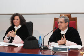 Pilar Aranda y José Ángel Narváez en la imposición de la Medalla de Oro de la Universidad de Málaga a la Universidad de Granada. Paraninfo. Diciembre de 2016