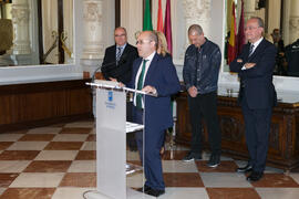 Amador Carmona. Entrega de los II Premios de Investigación de la Cátedra de Estudios Cofrades. Ayuntamiento de Málaga. Marzo de 2018