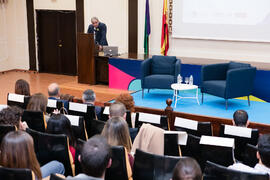 Antonio María Lara presenta la conferencia "Dialogando para desmontar mitos sobre nutrición", con Aitor Sánchez. Facultad de Medicina. Marzo de 2017