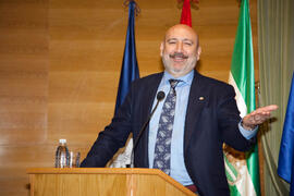 Nombramiento de D. Fernando Ocaña como Alumno de Honor de Facultad de Ciencias Económicas y Empresariales de la Universidad de Málaga. Rectorado. Marzo de 2009