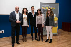 Foto de grupo previa al seminario "Emprende 21". Conferencia de David Meca. Paraninfo. Noviembre de 2017
