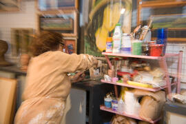 Encarnación Hernández trabaja en su estudio. Málaga. Junio de 2008