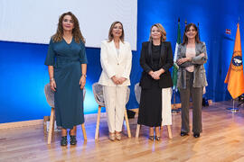 Foto de grupo. Entrega de las distinciones "Oikonomos" de la Facultad de Ciencias Económicas y Empresariales de la Universidad de Málaga. Paraninfo. Diciembre de 2024
