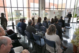 Enrique Navarrete en la presentación de la exposición bibliográfica "La Biblioteca Universitaria y el Turismo Sostenible en Málaga". Biblioteca General. Abril de 2017