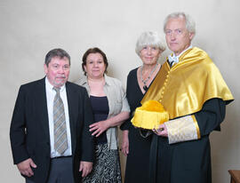 Retrato de Kjell Fuxe como Doctor "Honoris Causa" por la Facultad de Medicina de la Universidad de Málaga. Mayo de 2007