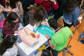 Estand de la Facultad de Ciencias de la Salud. Jornadas de Puertas Abiertas de la Universidad de Málaga. Complejo Polideportivo Universitario. Abril de 2018