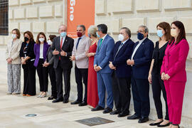 Foto de grupo de las autoridades en la inauguración de la exposición "Eugenio Chicano Siempre". Museo de Málaga. Mayo de 2021