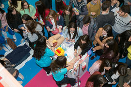 Estand de la Facultad de Ciencias de la Salud en las Jornadas de Puertas Abiertas de la Universidad de Málaga. Complejo Polideportivo Universitario. Marzo de 2017