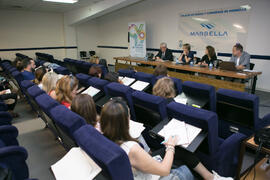 Mesa redonda: «Redes sociales: uso y abuso». Curso "Infancia en riesgo: derechos y retos. A los 30 años de la Convención de los Derechos del Niño". Cursos de verano 2019 de la Universidad de Málaga. Marbella. Julio de 2019