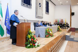 Francisco José Palma Molina en la imposición de la Medalla de Oro de la Universidad de Málaga a Adelaida de la Calle. Paraninfo. Mayo de 2016