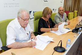Firma del convenio por la donación de Eugenio Chicano a la Universidad de su colección de fotografías. Rectorado. Septiembre de 2014