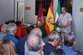 Intervención de Ángel Idígoras en la inauguración de su mural en la Facultad de Ciencias Económicas y Empresariales de la Universidad de Málaga. Campus de El Ejido. Junio de 2022