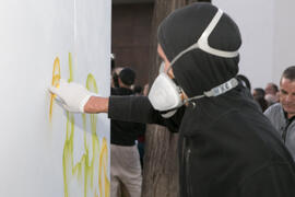 Demostración de arte callejero posterior a la inauguración de la sala de exposiciones "Espacio Cero" en el Contenedor Cultural. Campus de Teatinos. Abril de 2019