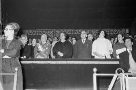 Carmen Polo, mujer de Francisco Franco desde la tribuna en su visita a la ciudad de Málaga. Abril de 1963