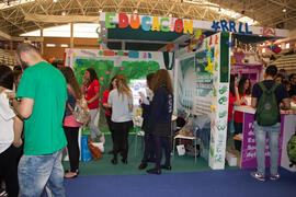 Estand de la Facultad de Ciencias de la Educación. Jornadas de Puertas Abiertas de la Universidad de Málaga. Complejo Polideportivo Universitario. Abril de 2015