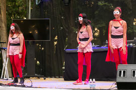 Representación de la obra "Superheroínas, S.L." de la compañía de teatro Caramala. Cursos de Verano de la Universidad de Málaga. Marbella. Julio de 2018