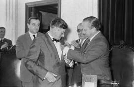 Málaga. Imposición de condecoración a Francisco Bejarano Robles. Agosto de 1963