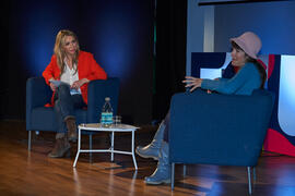 Cristina Mena "Dialogando" con Raquel Haro sobre "cómo convertir tus dramas en una bonita historia". Facultad de Psicología y Logopedia de la Universidad de Málaga. Febrero de 2022