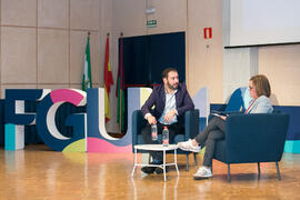 Pere Estupinyà y Esther Luque. Conferencia "Dialogando", con Pere Estupinyà. Facultad de Ciencias. Octubre de 2018