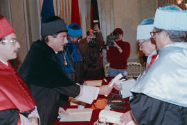 Investidura como Doctores "Honoris Causa" de D. Manuel Albar y D.ª Marjorice Grice-Hutchinson por la Universidad de Málaga. Teatro María Cristina. Enero de 1992